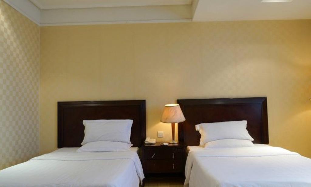 Yingfeng Hotel Донгуан Екстериор снимка